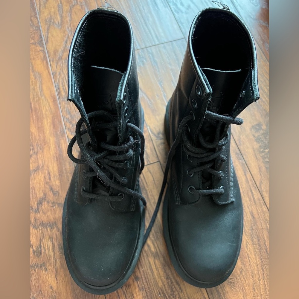 Doc Martens black “For Life” classic leather boots - excellent condition!